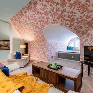 Two Bedroom In Historic Nulu Louisville